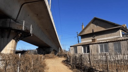 距高铁线5米民宅被“漏拆”？大连一房主反映10余年无果，起诉街道和铁路公司