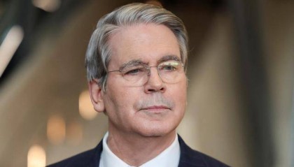 又输给了李成钢，贝森特承诺：美方不再考虑对华加征100%关税