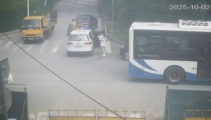 “我肯定要闯红灯的!”事发上海街头,民警紧急上报……