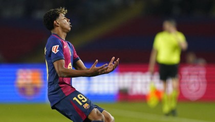 突发!巴萨锋霸费兰倒下,莱万独木难支?弗里克要赌一把?