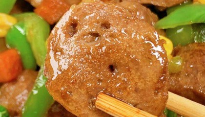 张红甫教你做美味诱人，香炒牛肉丸的制作与烹饪技巧