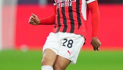 AC米兰签下拉比奥特的背后：母亲的300万分成与球队未来的战略布局