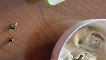 网友称在超市买的馄饨中吃出蟑螂 当地市监局:立案调查并向生产厂家发协查函,结果未出