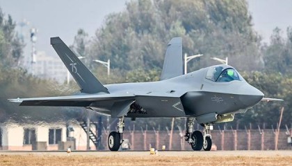 歼-35A正式官宣，命名格式意味深长：航母新舰载机上舰指日可待？