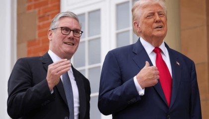 特朗普对普京失望：限俄10到12天内结束战争