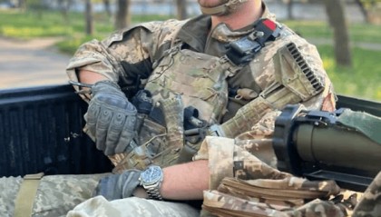 乌军一英国雇佣兵返乡后开枪自杀:年仅40岁,曾在前线失去左腿