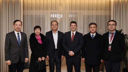 外交部副部长邓励，履新职