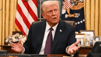 中美没谈成？马斯克涉华表述变了，要抢中企50%股权？外交部火速表态