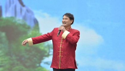 女博主发900条视频辱骂大衣哥，哪来的恶意