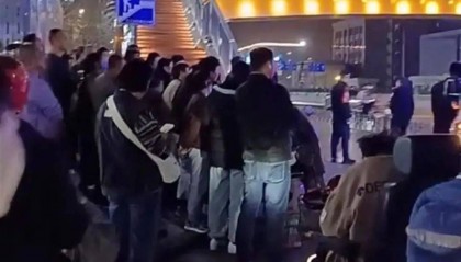 男子过天桥时突发意外，不幸身亡！多方回应
