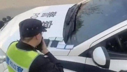 交警服务区叫醒司机开罚单，最新回应