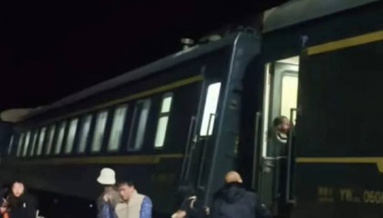 黑龙江一列车行驶中脱轨，当地通报：无人员伤亡