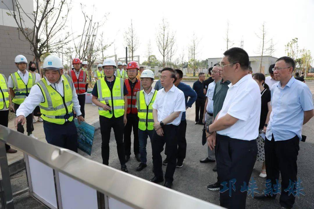 成都市人大常委会党组副书记、副主任谢瑞武率队赴邛崃督办“智改数转”代表重点建议办理工作并调研特色优势产业发展