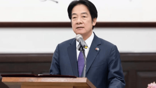 九三阅兵现场，洪秀柱一个举动，台当局急眼了，岛内有人感慨万千，解放军果然隐藏了实力
