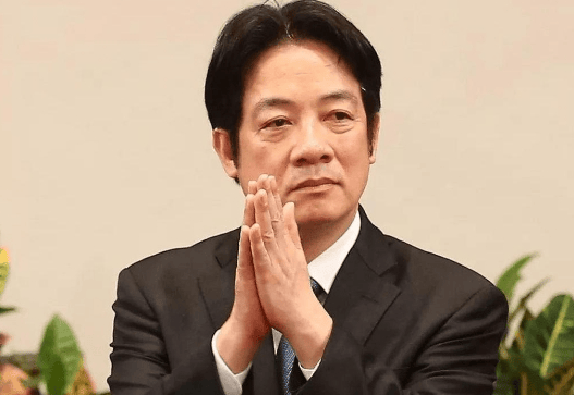 九三阅兵现场，洪秀柱一个举动，台当局急眼了，岛内有人感慨万千，解放军果然隐藏了实力