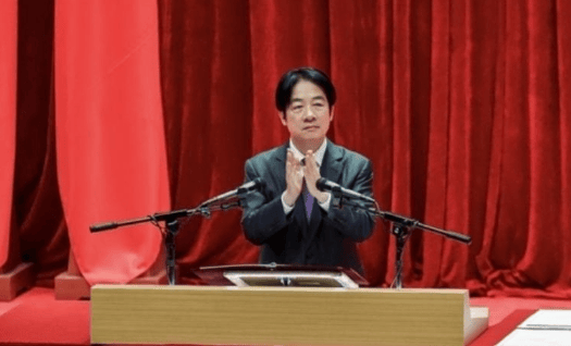 九三阅兵现场，洪秀柱一个举动，台当局急眼了，岛内有人感慨万千，解放军果然隐藏了实力