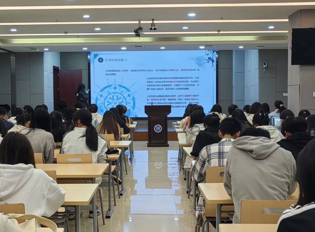 【新闻速递】素布染芳华 非遗传匠心—— 图书馆举办非遗扎染手工体验活动