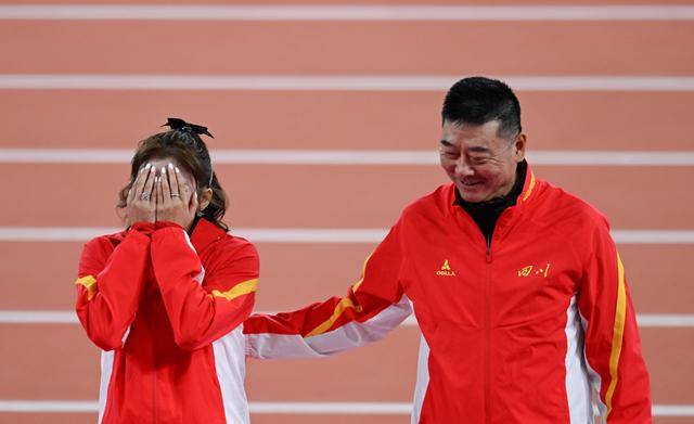 吴艳妮还是哭了：当她不再是100米栏赛道上唯一的“答案”！