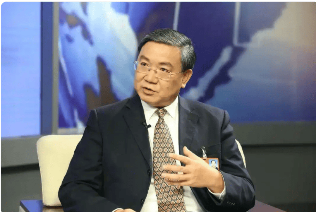 成都市市长王凤朝被查，他曾任四川省内首家万亿级地方国企董事长，两次从企业高管转往政府任职