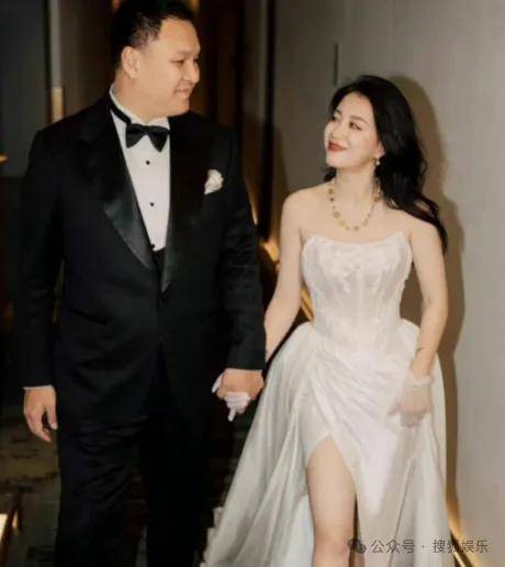 官宣与年下弟弟的新恋情！姐姐离婚后审美火速升级了？！