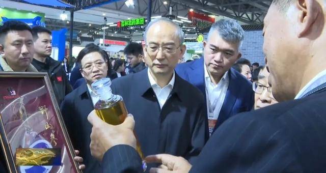 省委书记参观百年野山参！吉林正举全省之力打造千亿级产业
