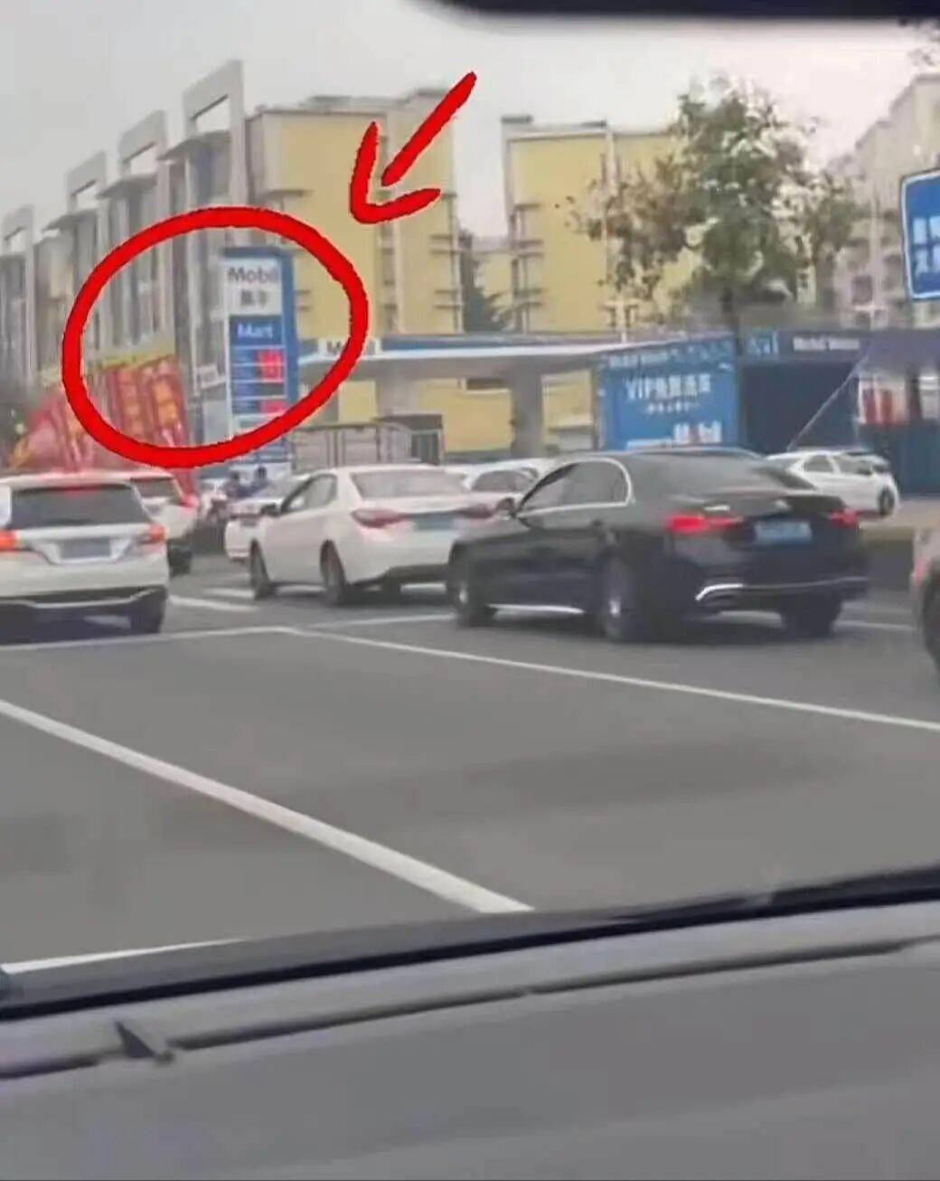 江门一加油站“低俗营销”被叫停！律师：已涉嫌违反广告法