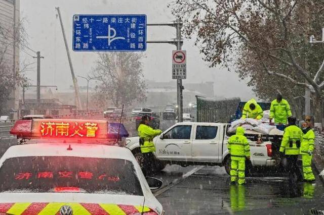 外交部发言人毛宁点赞山东德州交警！