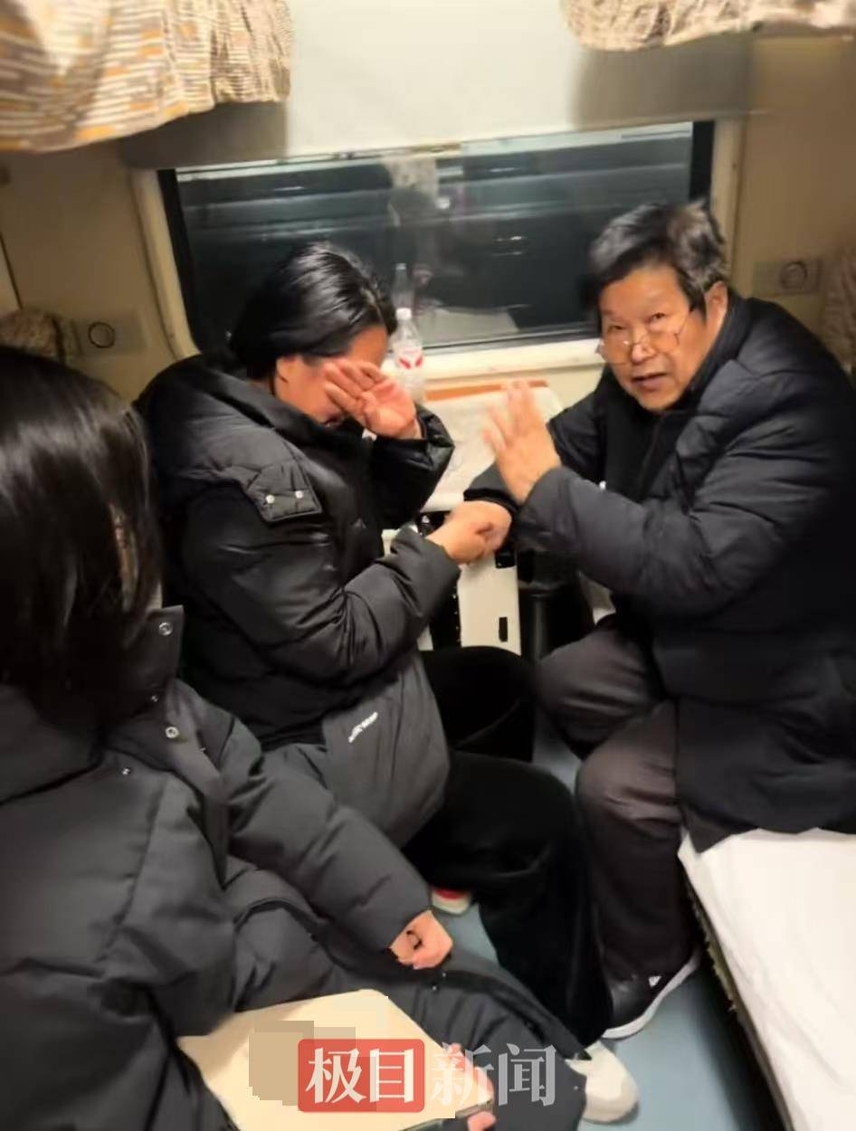 女子坐火车被71岁初中班主任一口叫出名字感动落泪,评论区上演集体“回忆杀”,当事人发声
