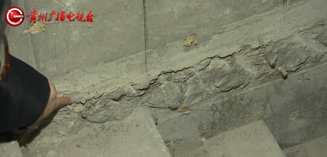 贵阳一小区停车场出现“暗门”，打开后竟发现……业主：牵扯到33层楼住户的安全！