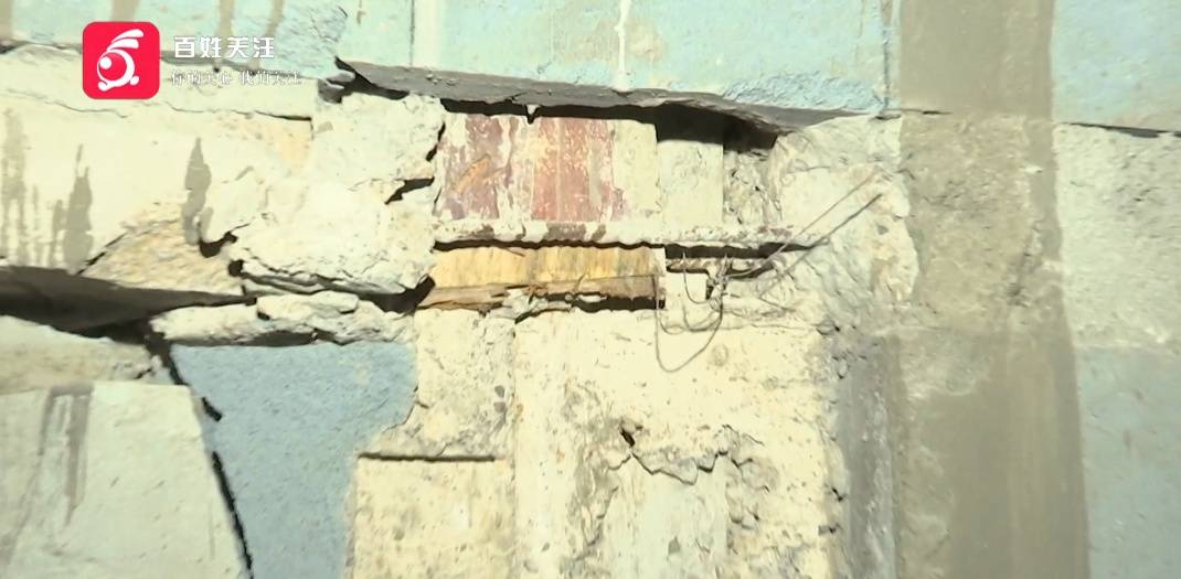 贵阳一小区停车场出现“暗门”，打开后竟发现……业主：牵扯到33层楼住户的安全！