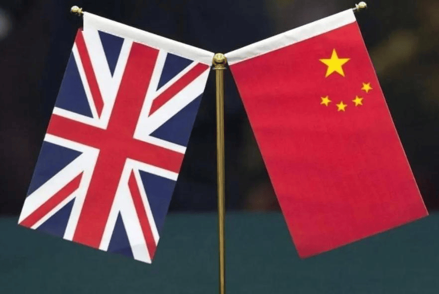 来华访问的斯塔默，被问到敏感问题时，知道有些话不该说