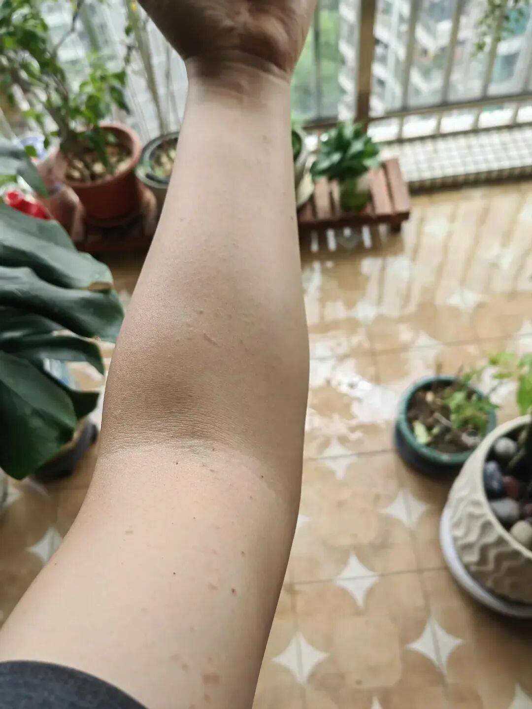 广东一男子睡觉时,突然被爆炸声惊醒!不少物品被烧毁,紧急提醒:很多深圳人天天用!