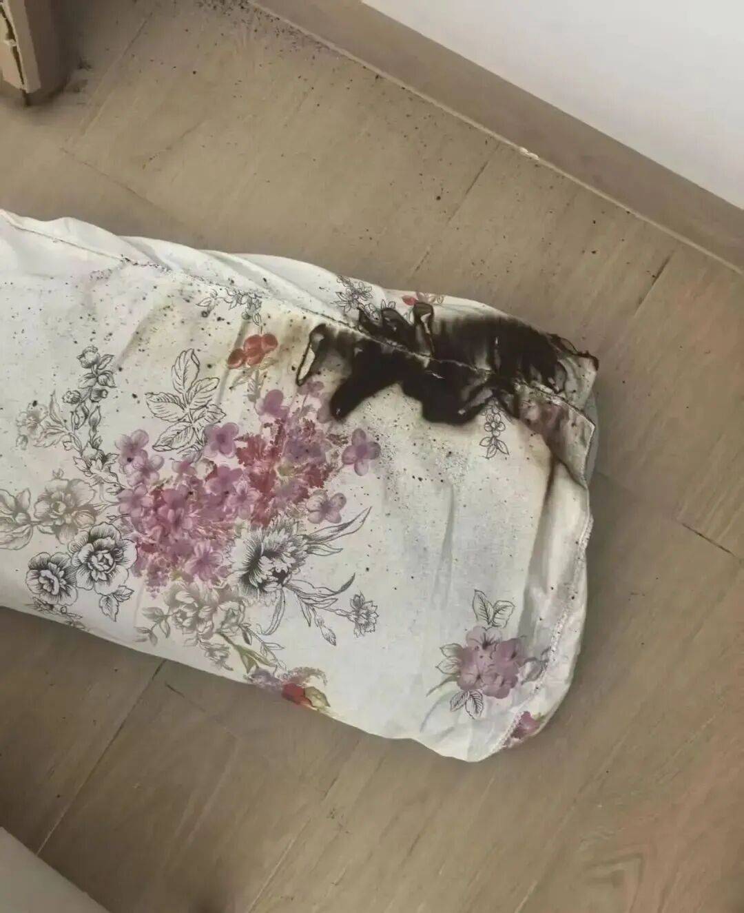 广东一男子睡觉时,突然被爆炸声惊醒!不少物品被烧毁,紧急提醒:很多深圳人天天用!
