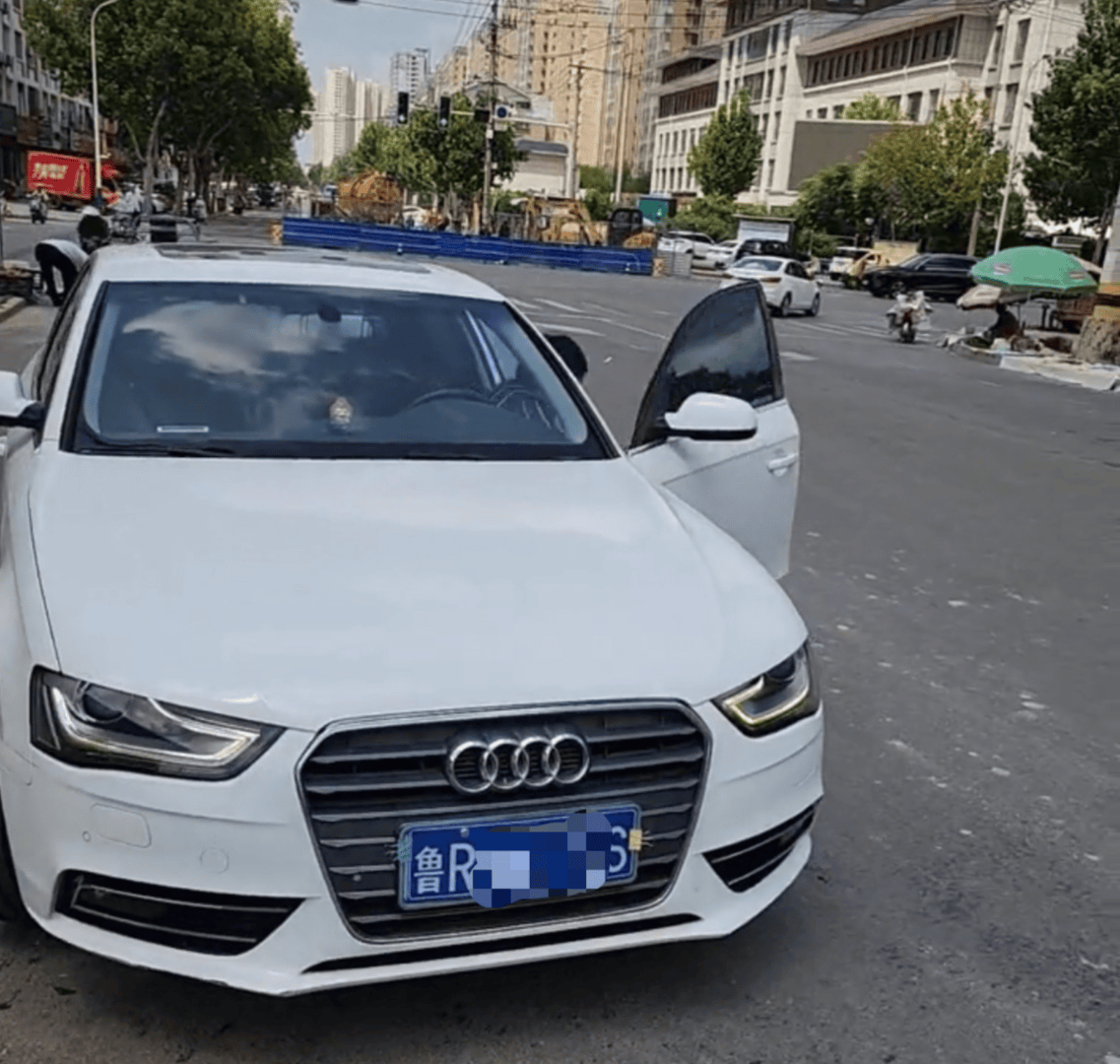 摊主称女顾客退瓜不成砸西瓜，所驾车辆前后车牌不一致 警方：涉事女子已在派出所，交管部门已介入